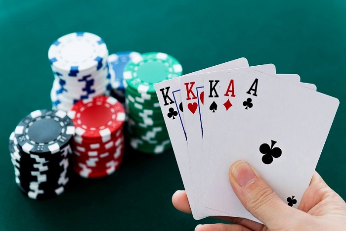 1. Chú giải lại mỗi khi chơi trò chơi Poker online